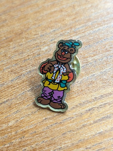 Vintage fossie bear metal pin - fossie,