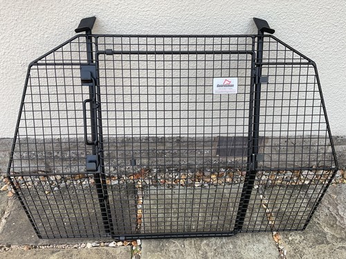 Rear dog guard for - rear, landrover