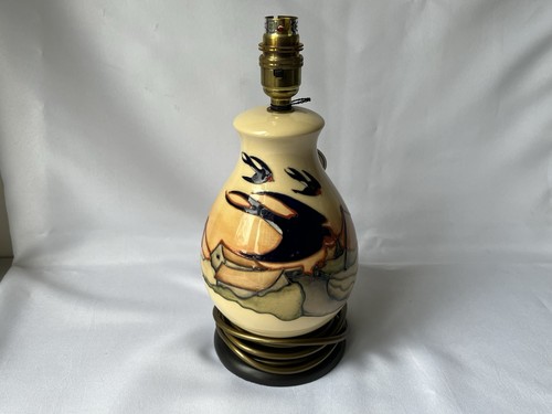 Moorcroft pottery table - table, lamp