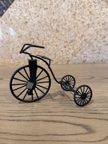 Vintage miniature black metal - miniature,