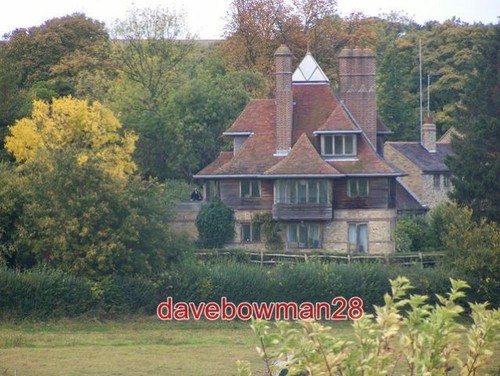 Photo unusual roofed building - ,