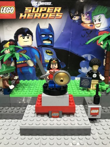 Lego universe mini figure - dc,