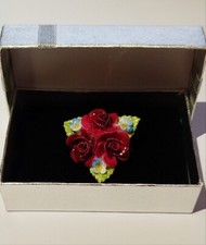 1950s COALPORT RED ROSES BOUQUET CHINA BROOCH