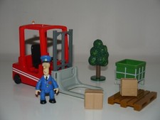 Postman Pat Toys SDS FLT Fork Lift Truck Pat Pallet Parcels Tree VGC _ HM17