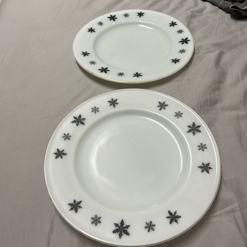 Pyrex black snowflake dinner - pyrex,