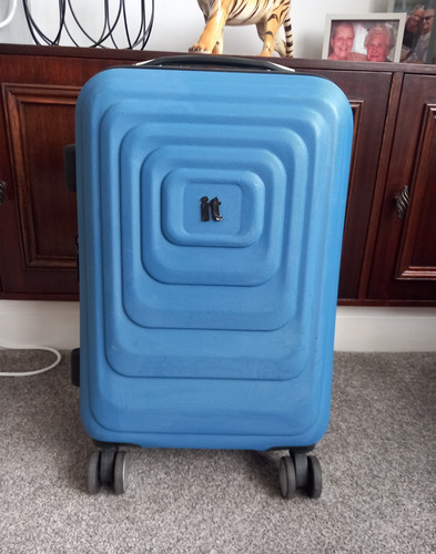 Luggage blue hard shell - it,