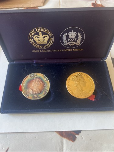 The queen elizabeth gold - queen,
