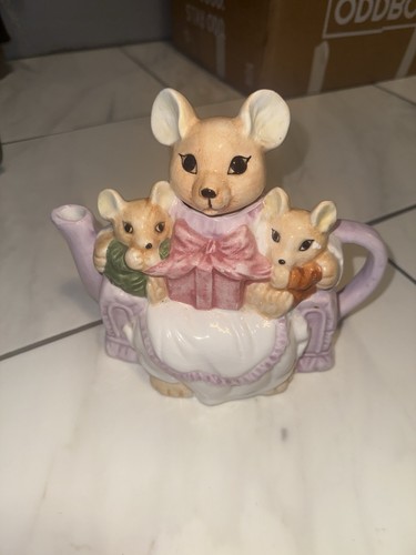 Vintage novelty ceramic - novelty, teapot