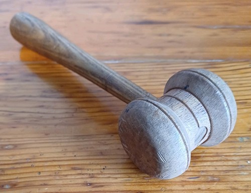 Vintage 7in wooden mallet - 7in,