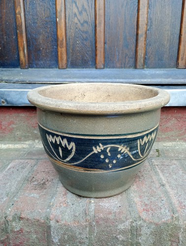 Black grey glazed clay - &,