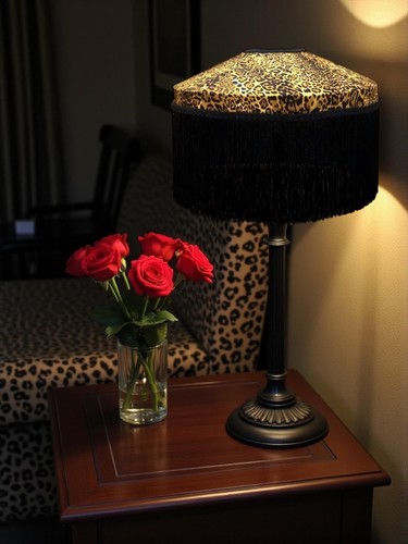 Tiffany leopard print - , table