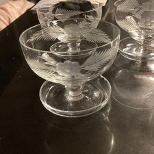 Vintage 4 Glasses  Footed