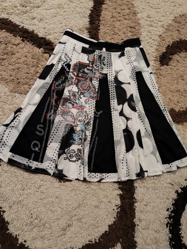 Save the queen - save, pleated
