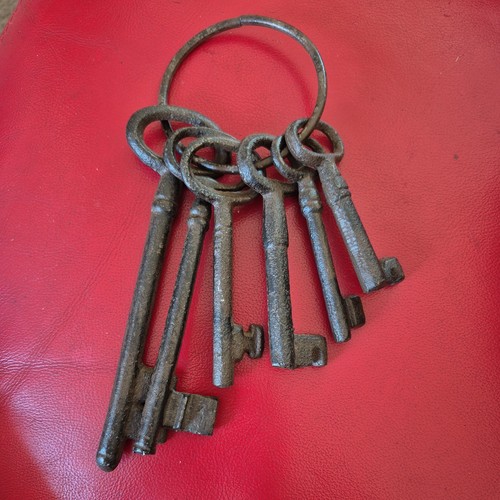 Old keys large - 6, vintage