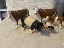 Schleich farm animals - discontinued rare saddleback pigs and 2 cows