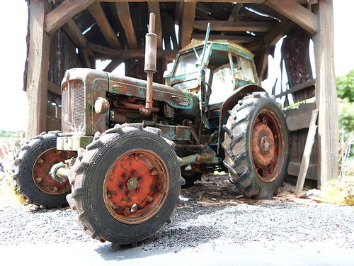 Universal hobbies fordson - universal,