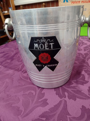Moet chandon champagne - champagne, ice