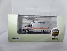 Oxford 76MA003 MA003 1/7Mercedes Ambulance Explosives Van Met Police London
