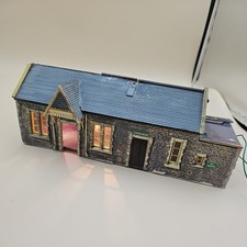 Lovely Vintage Model Railway Station needs work -with lights