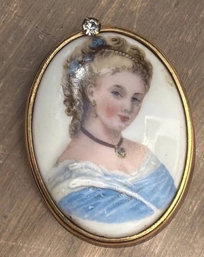 Lady nobility medallion - lady,