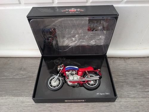Scale augusta 750 s - 1/12,