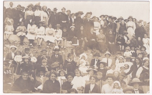Edwardian seaside crowd - seaside,