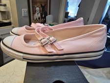 Woman's Shoes Converse Chuck