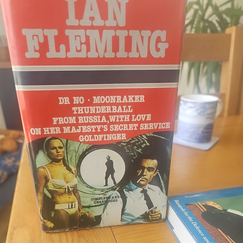 Ian fleming 007 omnibus james - ian,