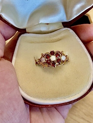 Vintage 9ct gold natural - natural, opal