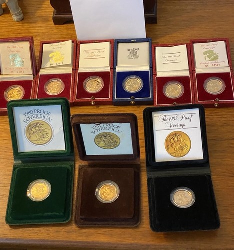 Gold full size sovereign - ,