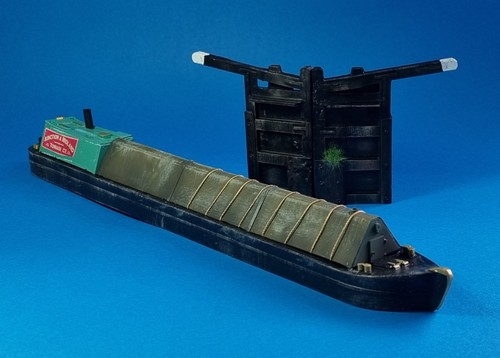 Gauge canal lock gates - lock,