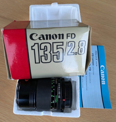 Boxed fast canon 135mm 8 - fast, f2.8