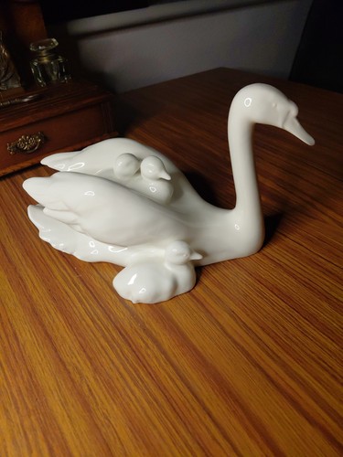 Royal doulton hn3545 - doulton, "motherly