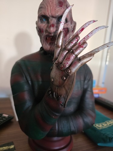 Freddy krueger deluxe bust - freddy,