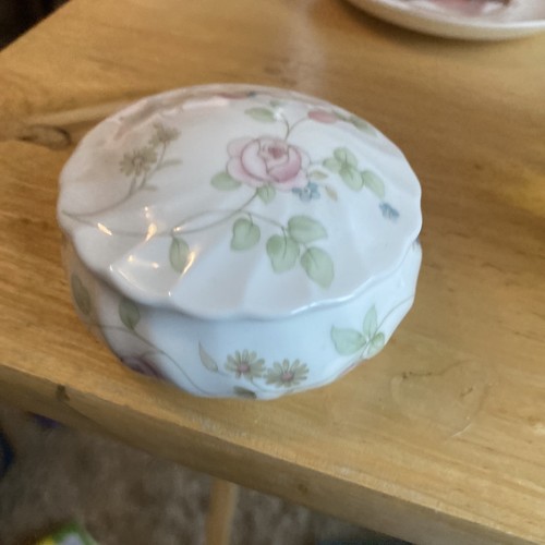 Wedgwood trinket box rosehip - trinket,