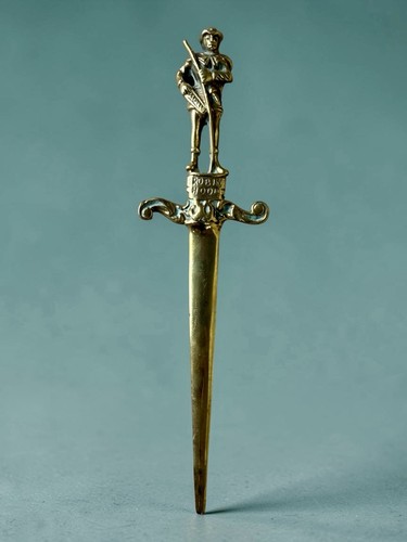 Old solid heavy brass - heavy, robin