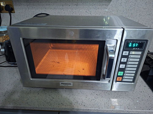 Panasonic 1037 20l 1000w - 20l,