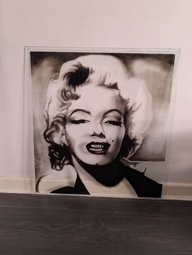 Marilyn monroe hand - marilyn,