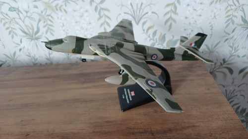 Amercom giant warplanes - giant,