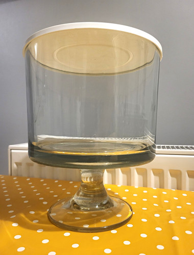 Large pampered chef glass - large,