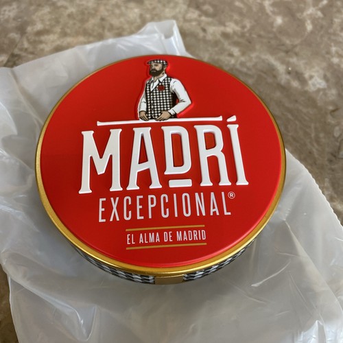 Round madri display badge - madri,