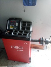 GEO U-500 COMPUTERISED WHEEL BALANCER MACHINE MOTOR OPERATED  240v GOOD WORKING