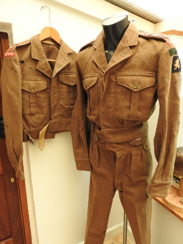 Military officers uniforms - military,