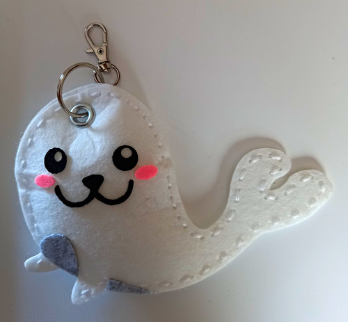 White felt seal animal keyring - white,