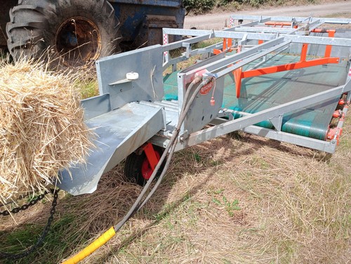 Richie belted bale sledge