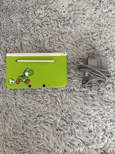 Nintendo 3ds console - console, yoshi
