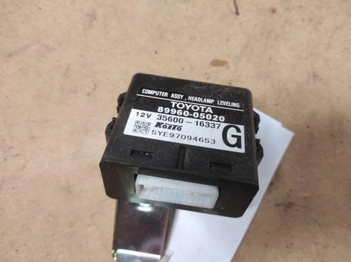 Toyota avensis t25 headlight - toyota,
