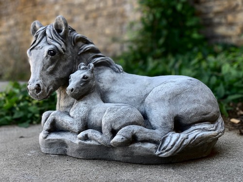 Horse family ornament - , wild