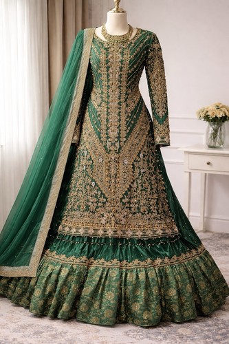 Stunning emerald green - stunning,