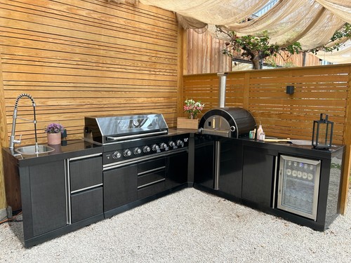 Shaped outdoor kitchen with - l,